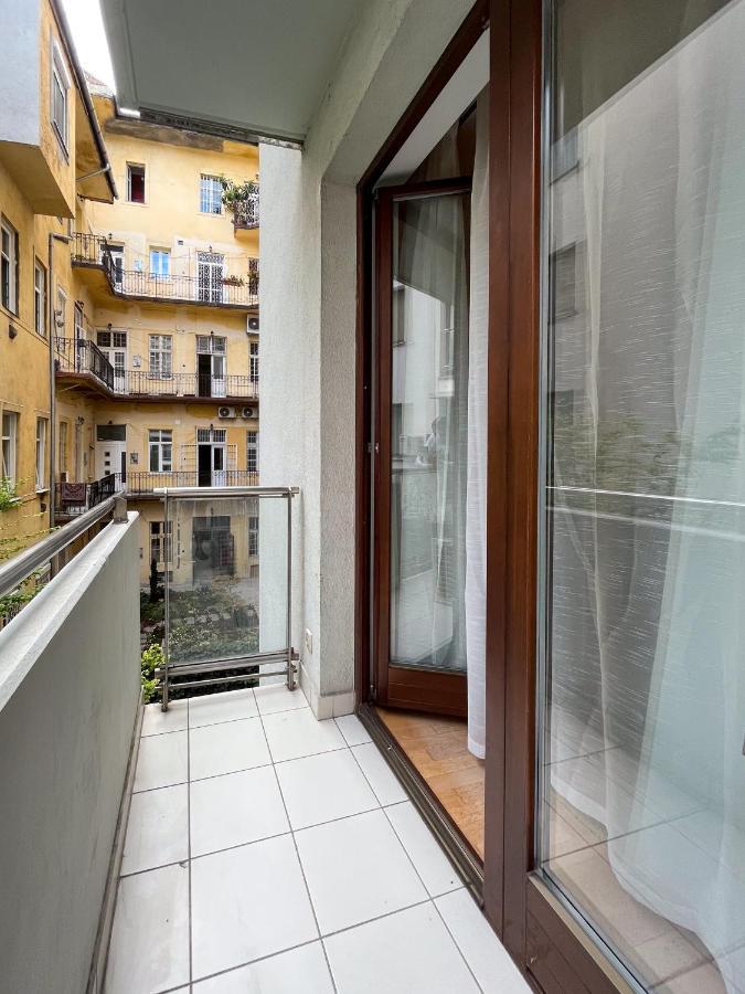 Urban Oasis With Free Parking Apartament *