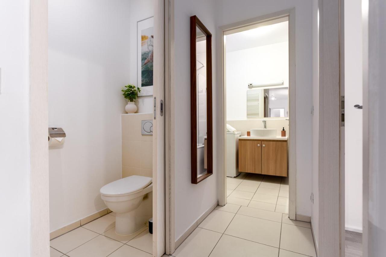 Urban Oasis With Free Parking Apartament